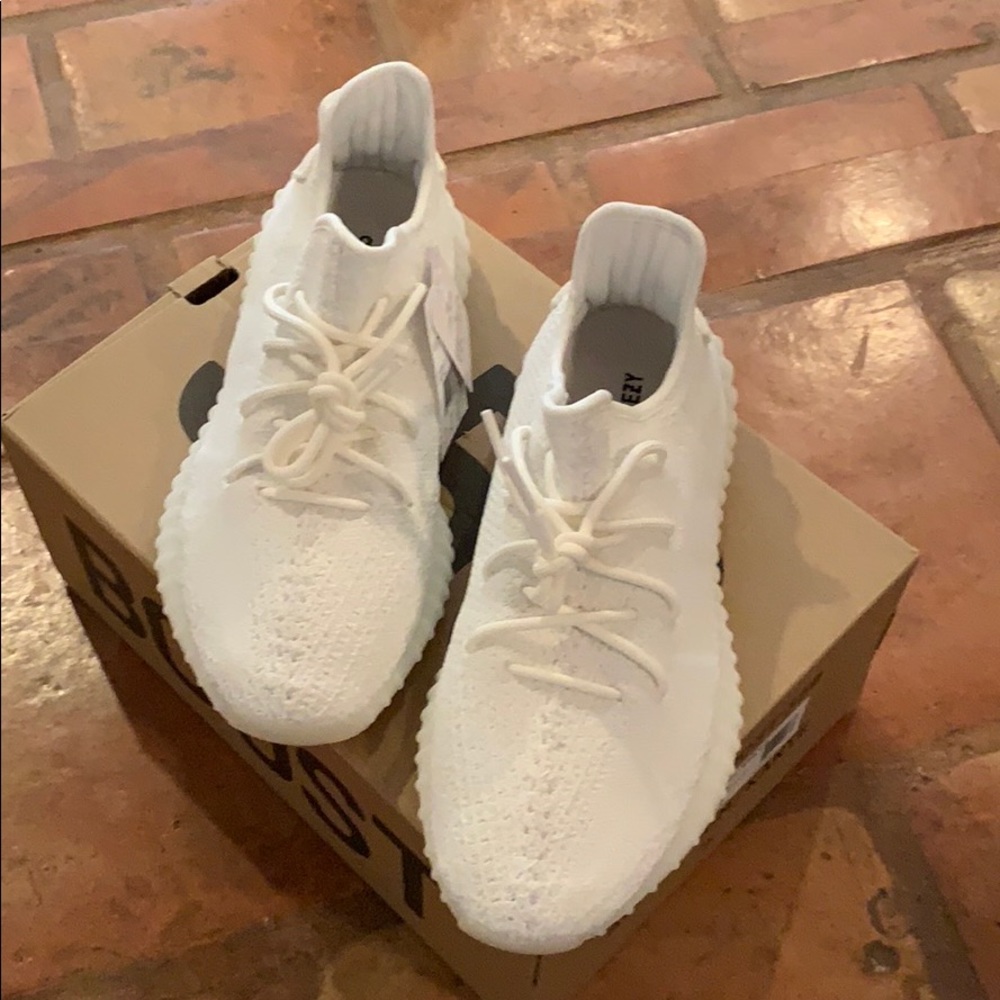 YEEZY 350 BOOST V2 BRAND NEW